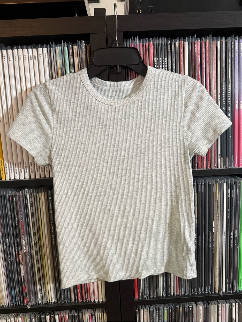 American Eagle fitted gray top